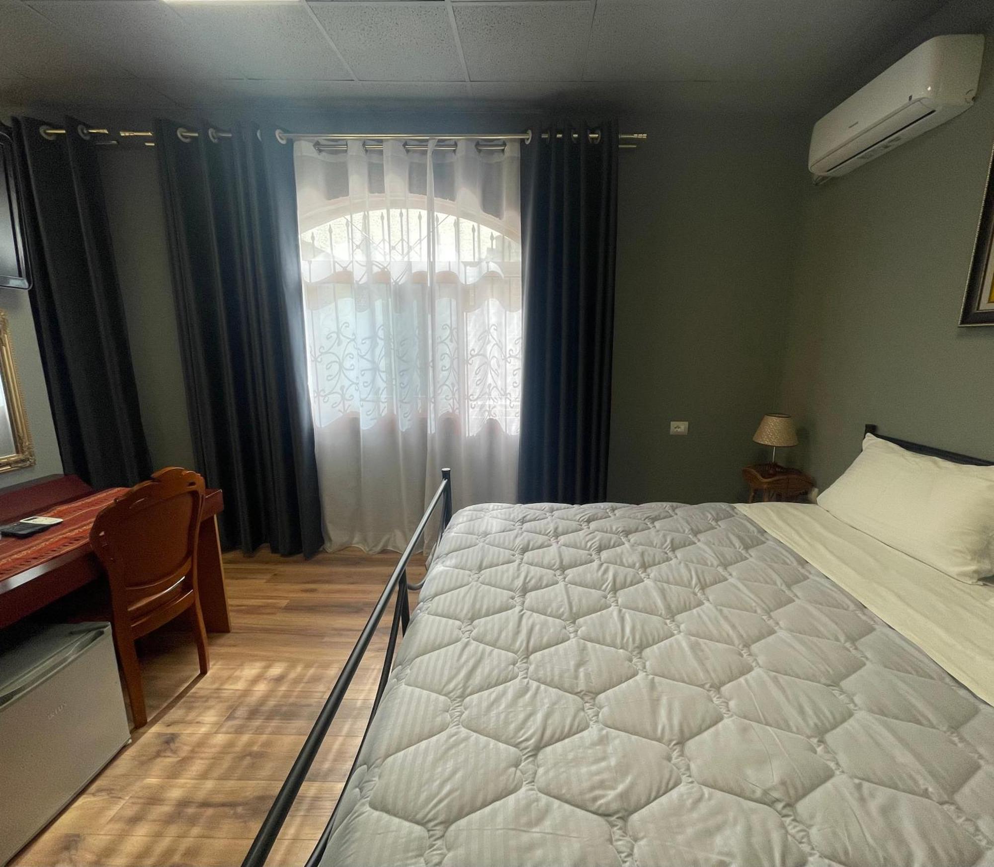 Hotel Vila 15 - Center Тирана Екстериор снимка