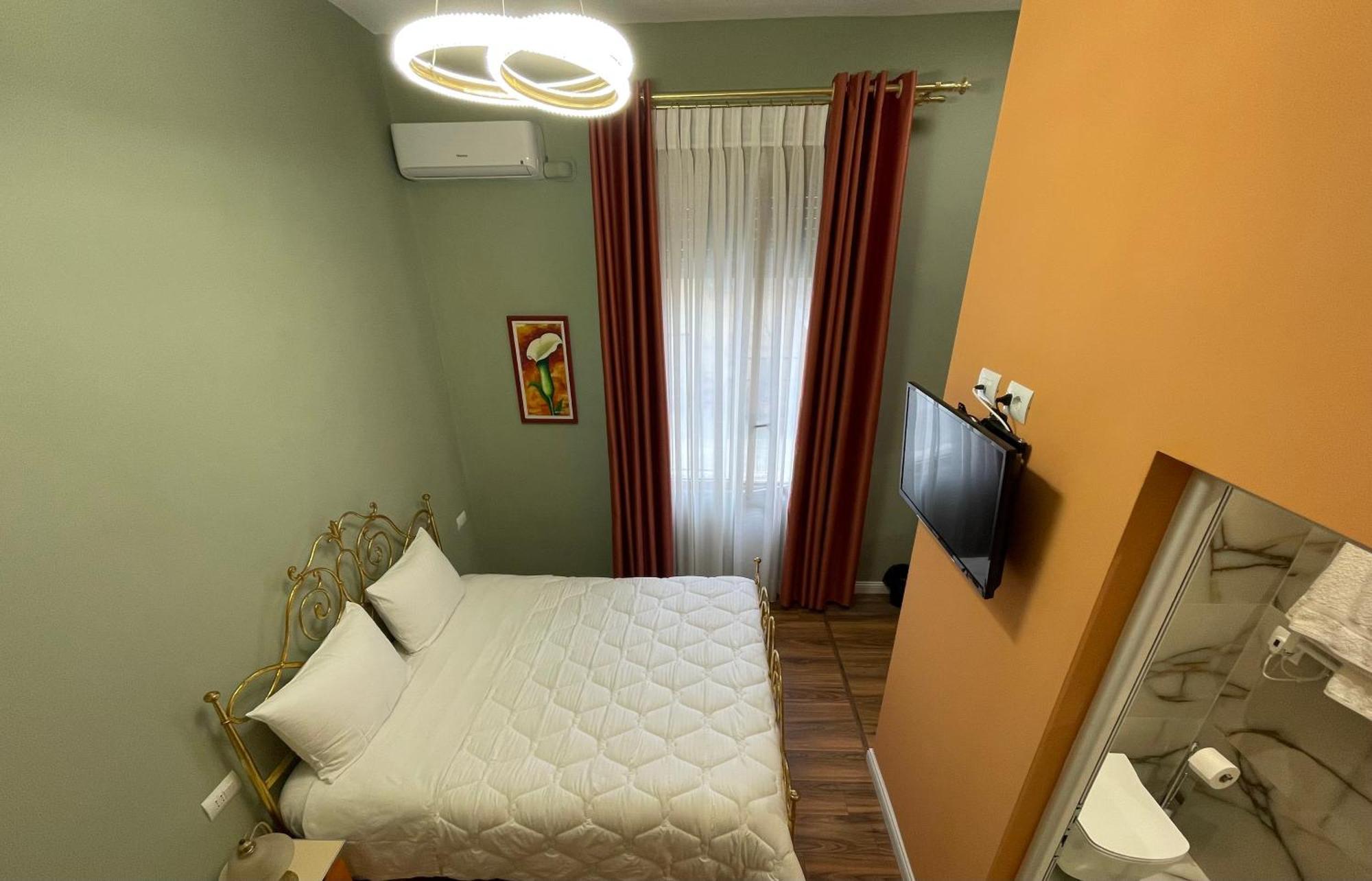 Hotel Vila 15 - Center Тирана Екстериор снимка