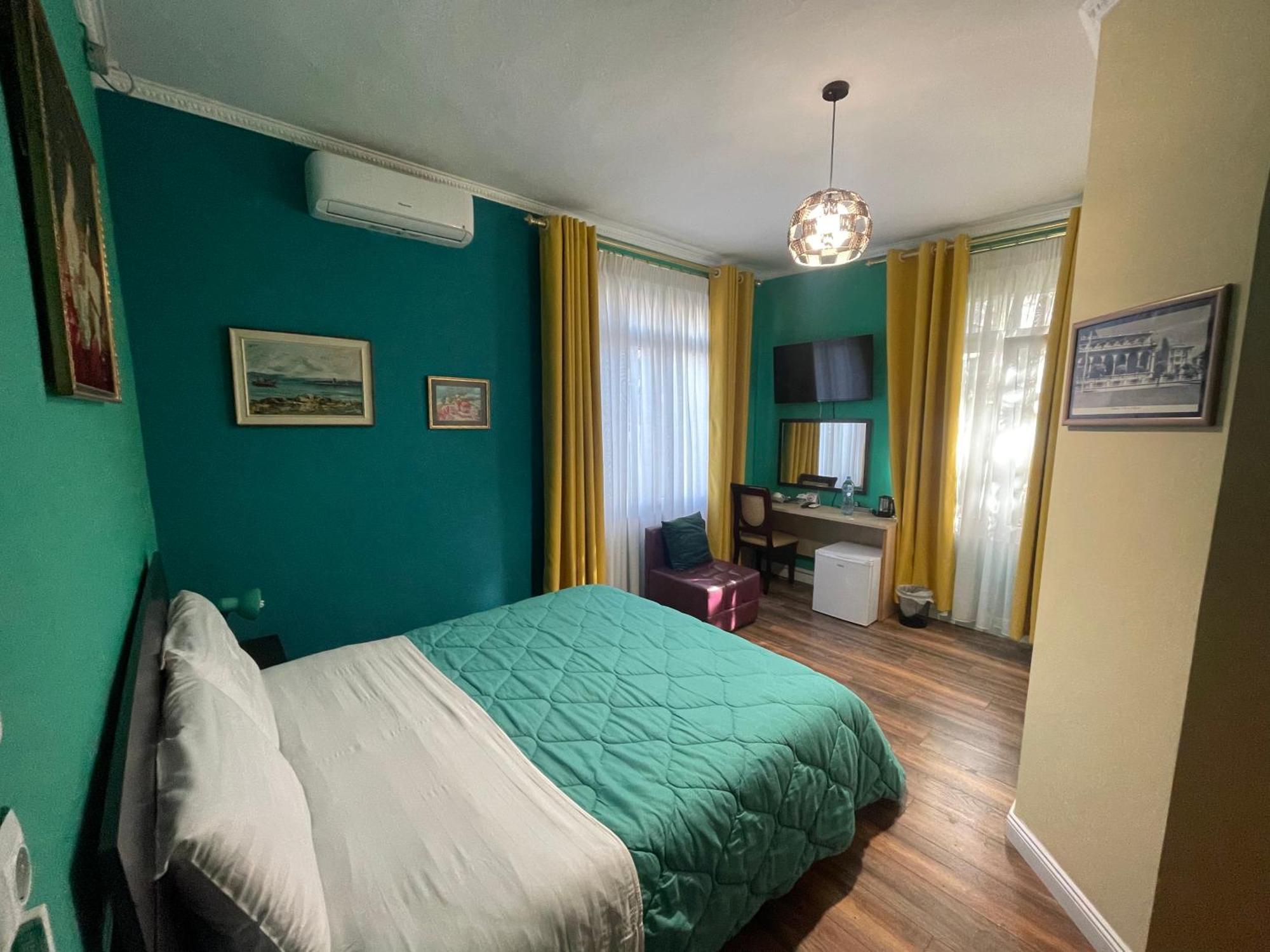 Hotel Vila 15 - Center Тирана Екстериор снимка